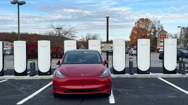 photo of New Jersey Turnpike Tells EV Drivers — No Tesla Superchargers For You! image