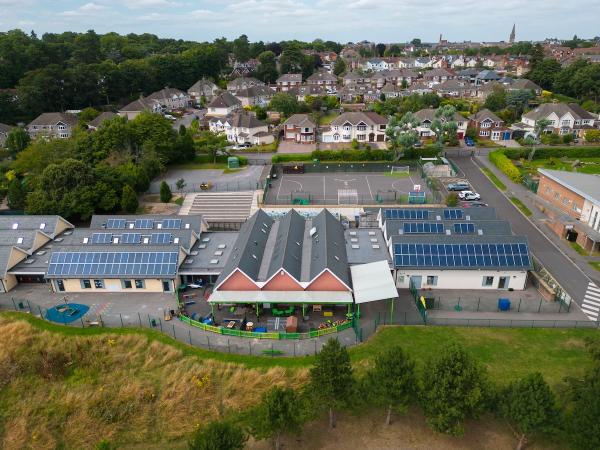 UK Schools and Hospitals Receive £180 Million for Solar