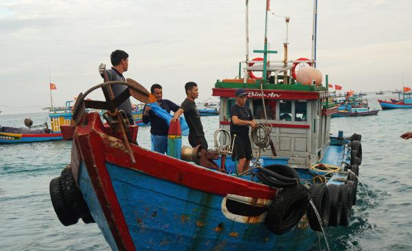 photo of Vietnam’s fishers face rising costs, declining catches and a contested sea image
